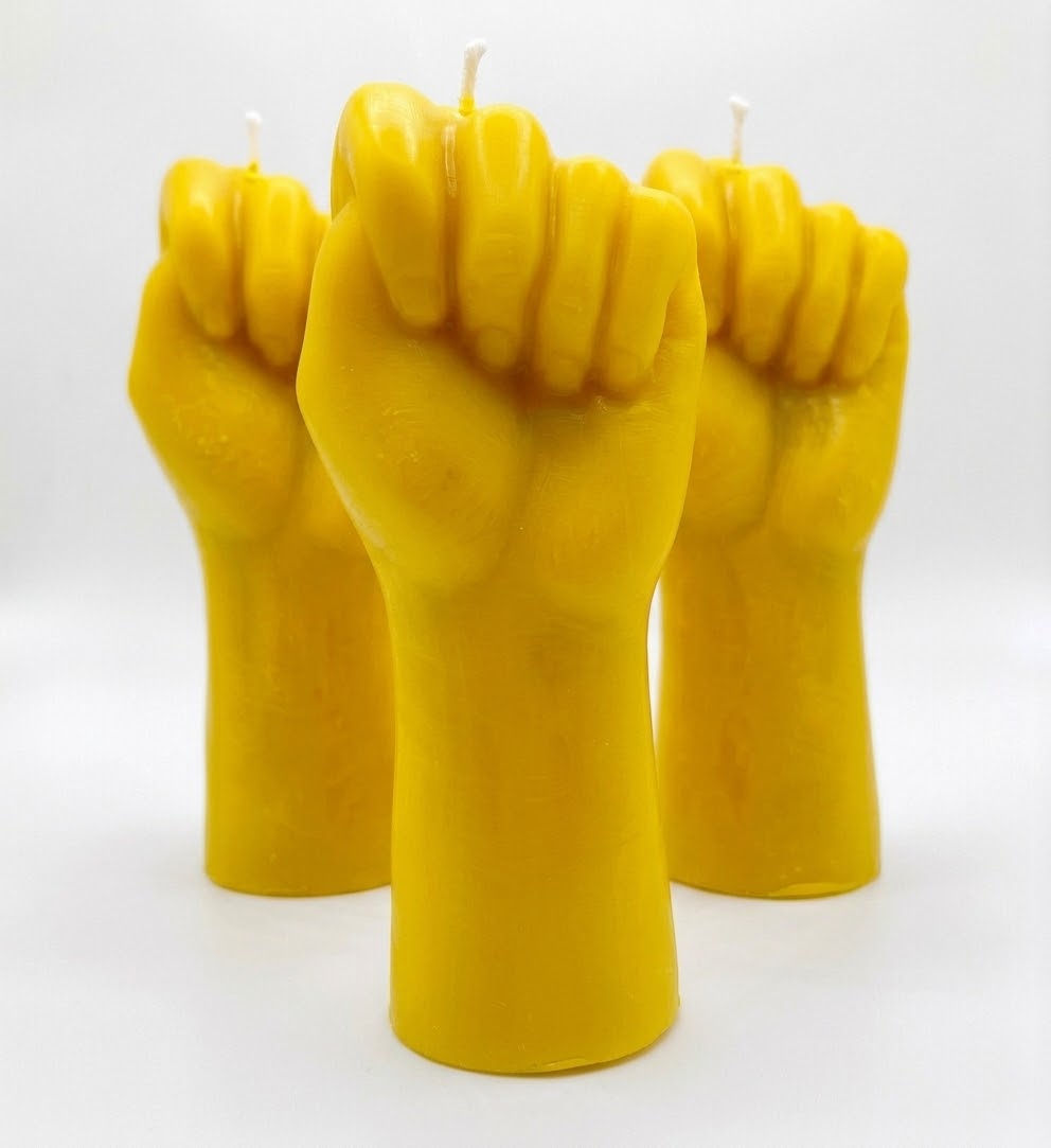 Puño Amarillo de Cera – Vence Obstáculos Económicos