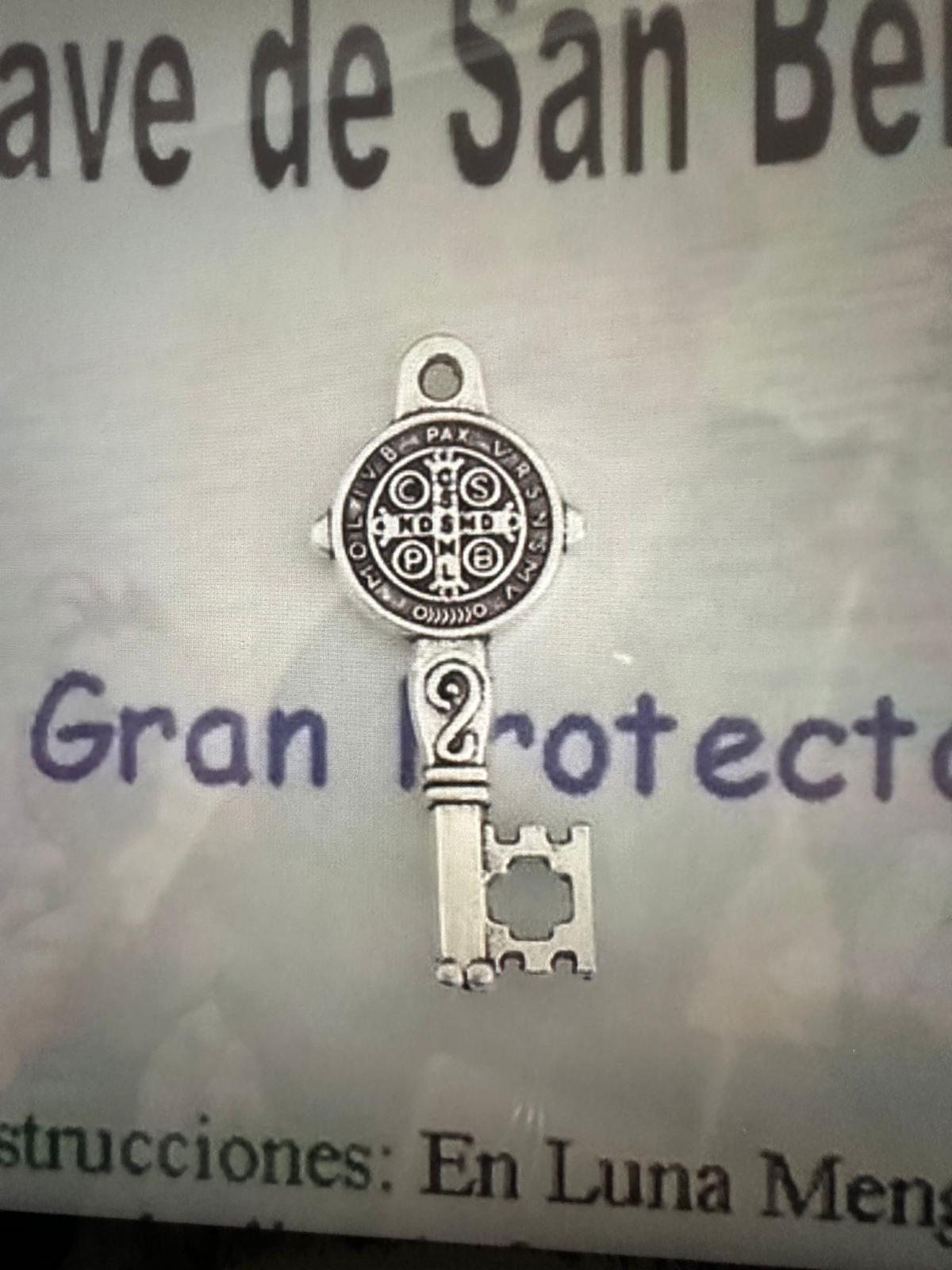 Amuleto Llave de San Benito – Protección y Abrecaminos