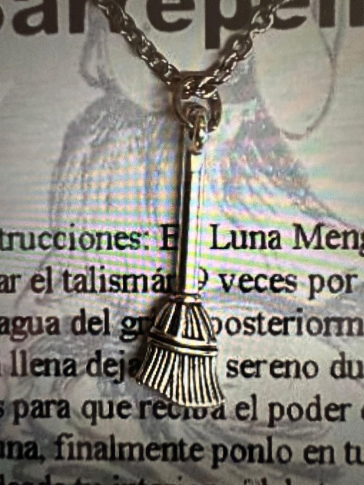 Amuleto Escoba – Elimina las Penas y la Negatividad